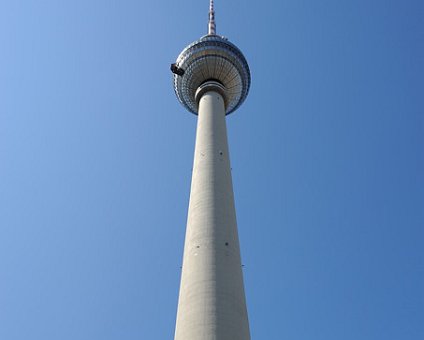 _DSC0046 The Fernsehturm (TV-tower) at Alexanderplatz.