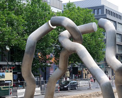 _DSC0012 Sculpture on Tauentzienstrasse.