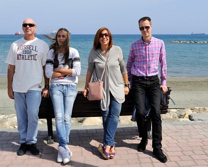 _DSC0007 Nicos, Ingrid, Mina and Arto by the sea in Limassol.