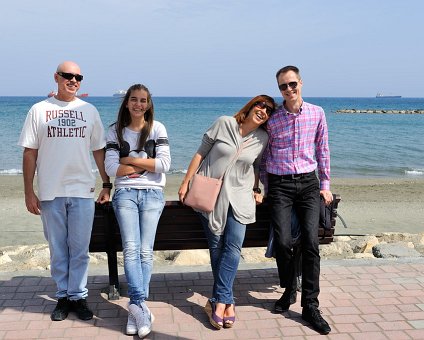 _DSC0008 Nicos, Ingrid, Mina and Arto by the sea in Limassol.