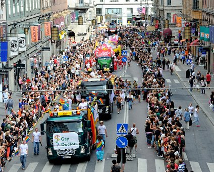 _DSC0238 The pride parade going on, here at Kungsgatan.
