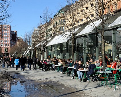 _DSC0016 Spring has arrived, people enjoying the sun in Kungsträdgården.