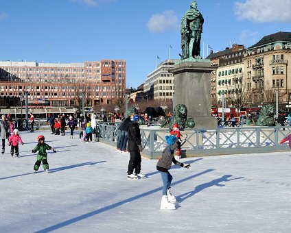_DSC0029 Ice skating in Kungsträdgården.