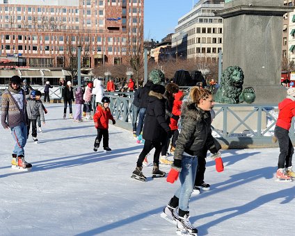 _DSC0032 Ice skating in Kungsträdgården.