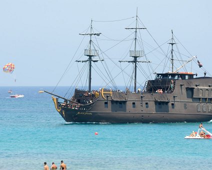 _DSC0021_1 The pirate ship passing by Fig Tree Bay.