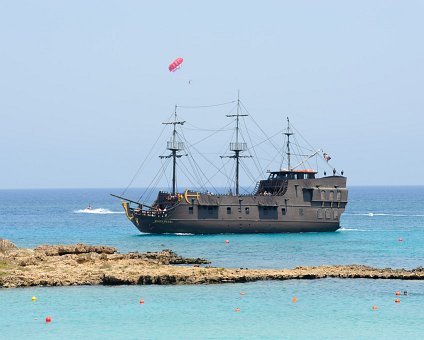 _DSC0023 The pirate ship passing by Fig Tree Bay.