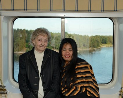 _DSC0081 Mum and Emie in the cabin of Silja Symphony.