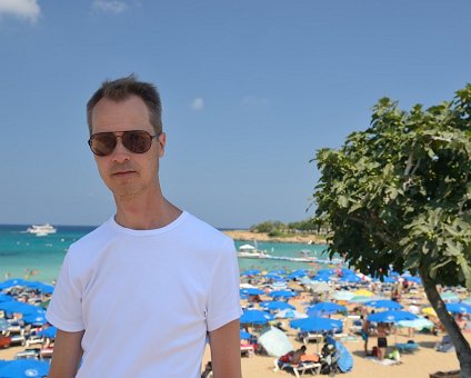 _DSC0001 Arto at Fig Tree Bay, named by the fig trees (to the right) by the beach.