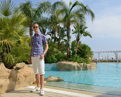 _DSC0022 Arto by the pool at Capo Bay hotel .