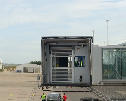 _DSC0035 Docking at the gate at Arlanda airport in Stockholm.