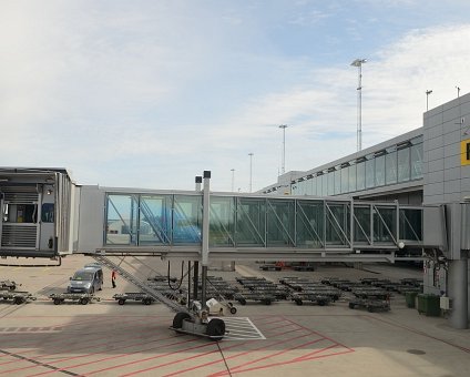 _DSC0037 Docking at the gate at Arlanda airport in Stockholm.