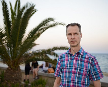 _DSC0015 Arto at the seaside promenade (Molos) in Limassol in the evening.