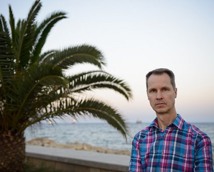 _DSC0022 Arto at the seaside promenade (Molos) in Limassol in the evening.