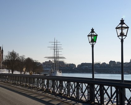 _DSC0042 Walking over the bridge to Skeppsholmen.