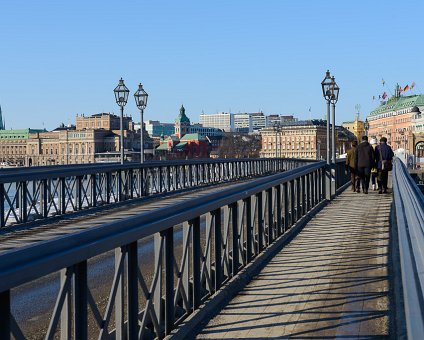 _DSC0052 Walking over the bridge from Skeppsholmen to the city.