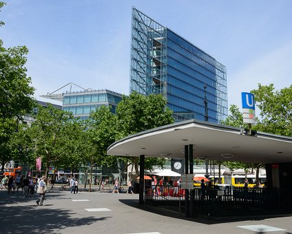 _DSC0040 At Joachimstaler Platz on Kurfürstendamm.