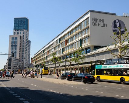 _DSC0046 On Budapester Straße in Berlin. The Waldorf Astoria hotel in the background.