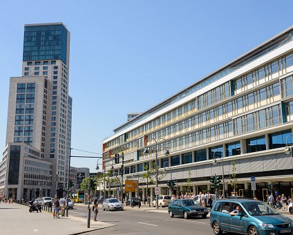 _DSC0049 On Budapester Straße in Berlin. The Waldorf Astoria hotel to the left.