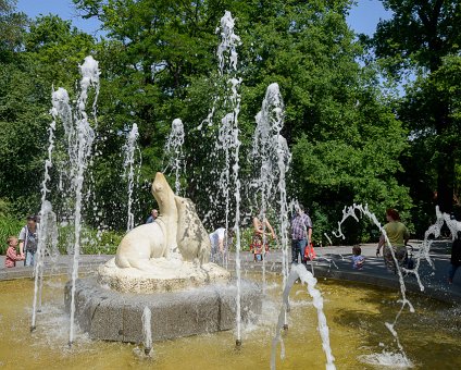 _DSC0007 Fountain at the Berlin Zoo.