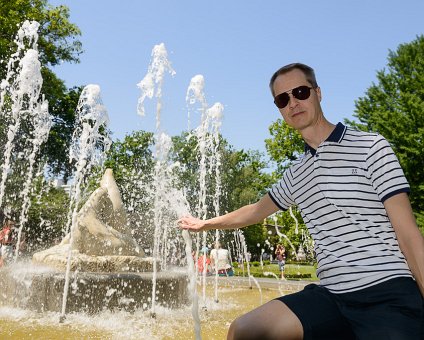 _DSC0013 Arto at a fountain at the Berlin Zoo.