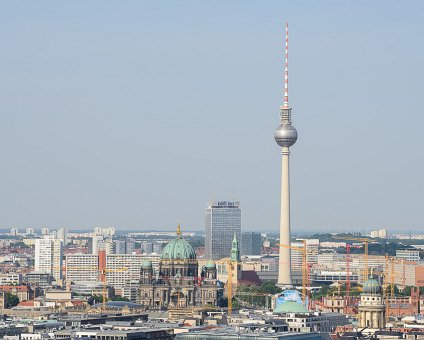 _DSC0211 View above Berlin and the TV-tower (Fernsehturm), towards North-East.