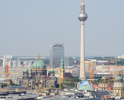 _DSC0213 View above Berlin and the TV-tower (Fernsehturm), towards North-East.