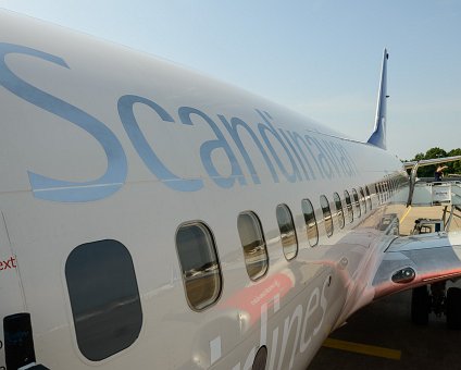 _DSC0015 The B737-700 at Tegel airport for Stockholm.