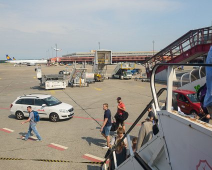 _DSC0018 Boarding the B737-700 at Tegel airport for Stockholm.