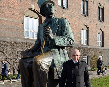 _DSC0018 Markos at the statue of Hans Christian Andersen.