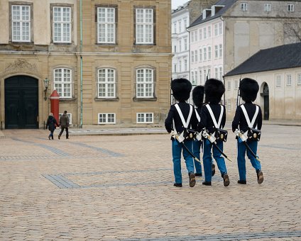 _DSC0059 Royal guards at Amalienborg.