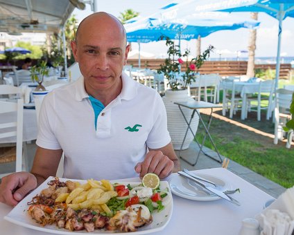 _DSC0024-2 Markos having lunch at a restaurant by Fig Tree Bay.