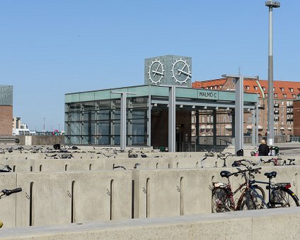 _DSC0041 An entrance to the central train station in Malmö.