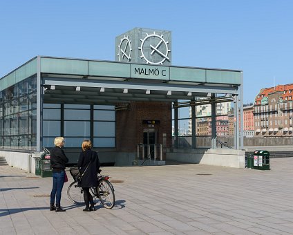 _DSC0045 An entrance to the central train station in Malmö.