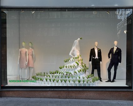_DSC0039 Display window with spring theme at NK.