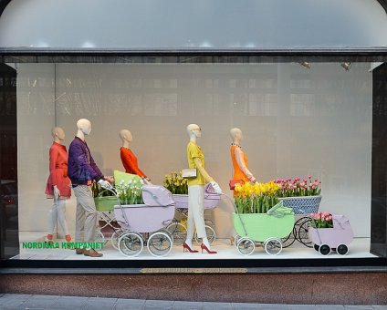 _DSC0040 Display window with spring theme at NK.