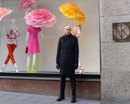 _DSC0054 Markos at the display windows of NK.