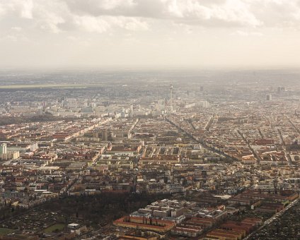 _DSC0015 View of Berlin on approach to Tegel airport.