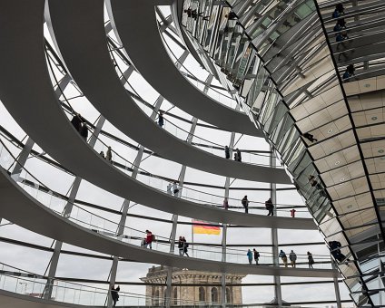 _DSC0022 In the glass dome of the Reichstag building in Berlin.