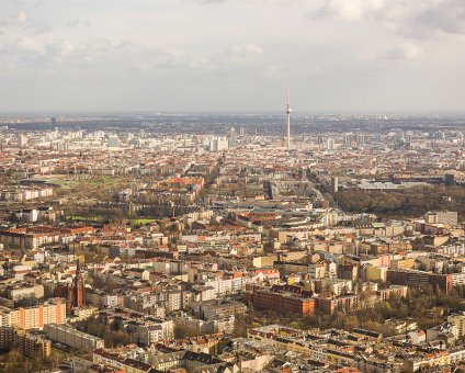_DSC0026 View of Berlin and the TV-tower on approach to Tegel airport.