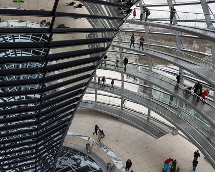 _DSC0062 In the glass dome of the Reichstag building in Berlin.