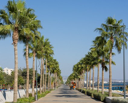 _DSC2057 At the seaside promenade in Limassol.