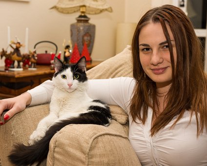 _DSC2144 Polina with cat on Christmas Eve.