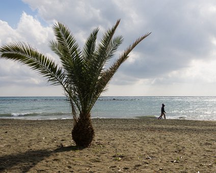 _DSC2444 Walking by the beach in Limassol in January.