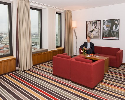 _DSC3274 Arto in the suite at the hotel in Berlin.