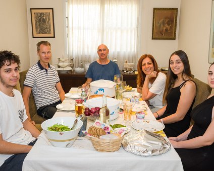 _DSC3766 Ready for lunch on Easter Sunday. Andreas, Arto, Nicos, Mina, Ingrid and Polina.