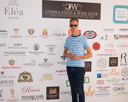 _DSC3822 Arto at fashion show with wine tasting in Pafos.