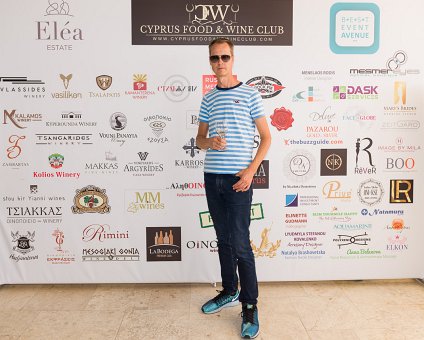 _DSC3824 Arto at fashion show with wine tasting in Pafos.
