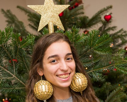 _DSC7155-2 Ingrid by the Christmas tree.