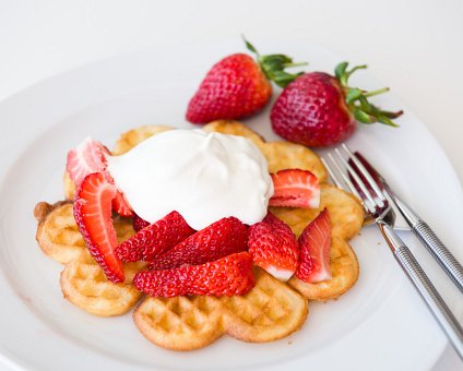 _DSC7967 Waffles with strawberries and fresh cream, made by Arto.