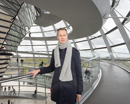 _DSC8025 Arto in the glass dome of the Reichstag building in Berlin.